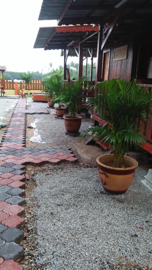 Chalet Kb Wakaf Kayu Kota Bharu Exteriör bild